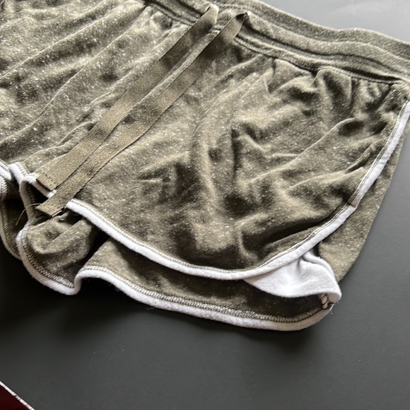 lounge shorts - Picture 2 of 4